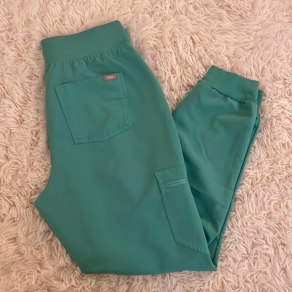 Zamora joggers in surgical green. Size medium.